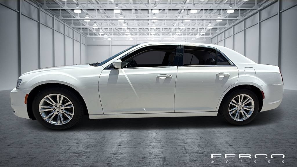 Used 2018 Chrysler 300 Touring L RWD image 2