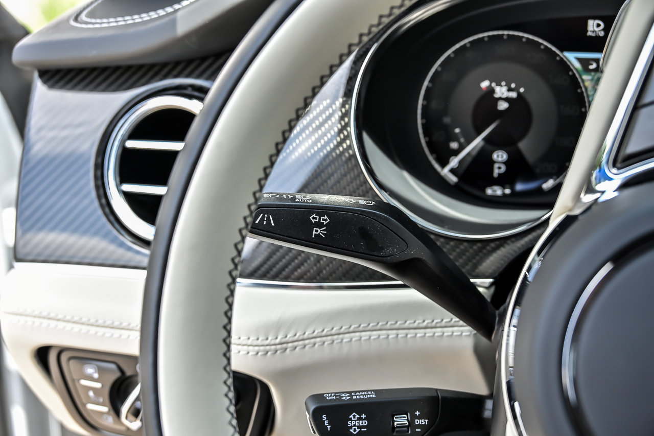 Used 2022 Bentley Bentayga AWD/4WD image 31