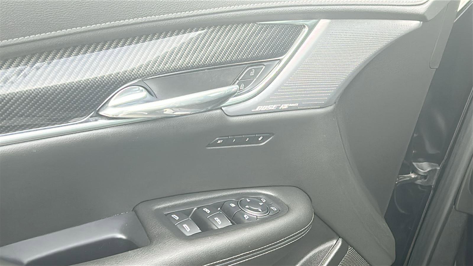 Used 2022 Cadillac XT6 Sport w/ Technology Package image 16