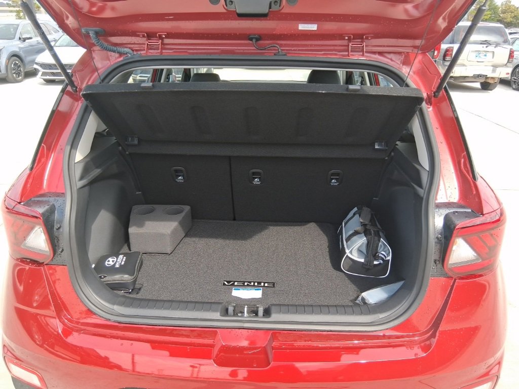 New 2025 Hyundai Venue Limited image 14