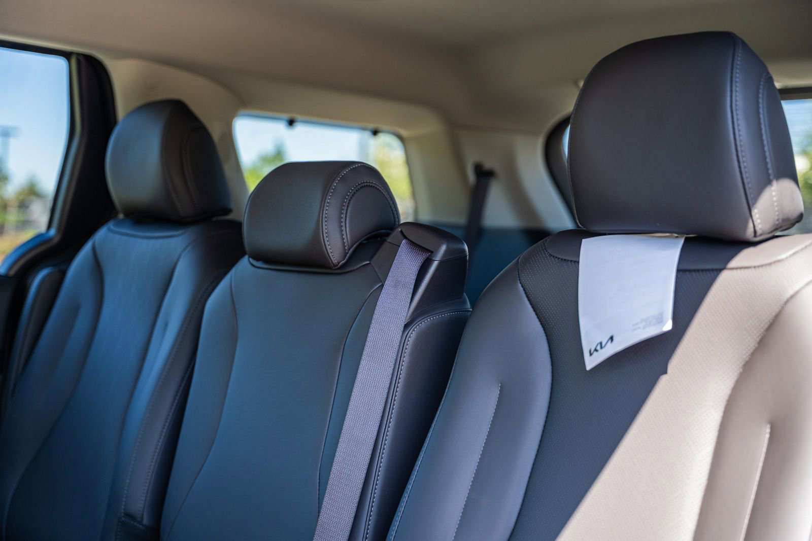 New 2026 Kia Carnival EX image 17