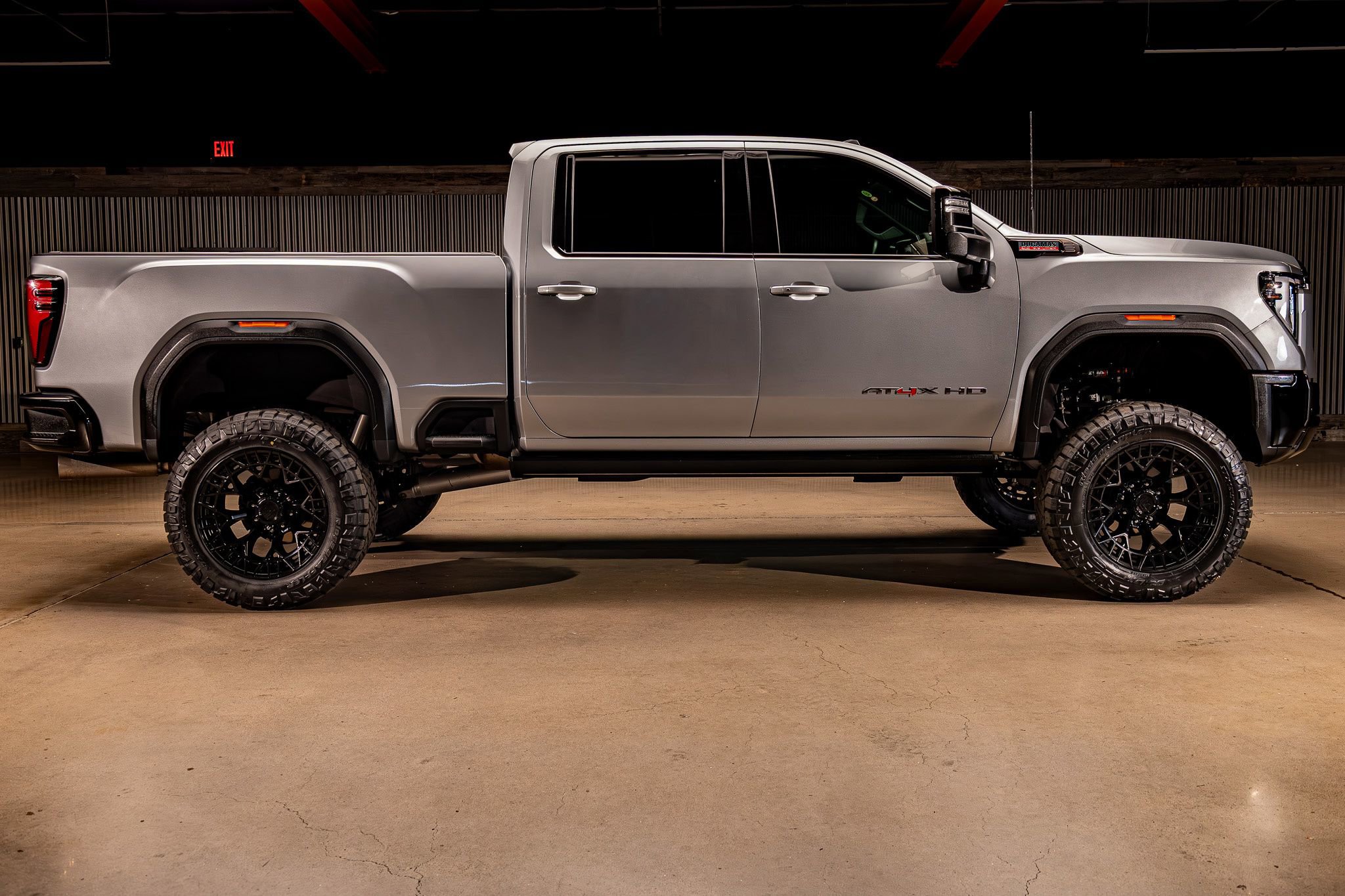 Used 2024 GMC Sierra 2500 AT4X image 11