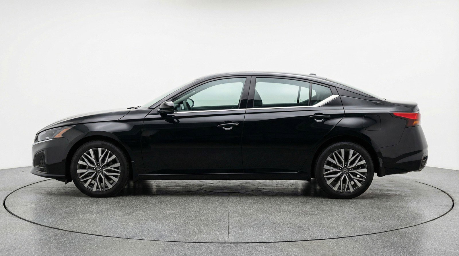 Used 2025 Nissan Altima 2.5 SV image 5