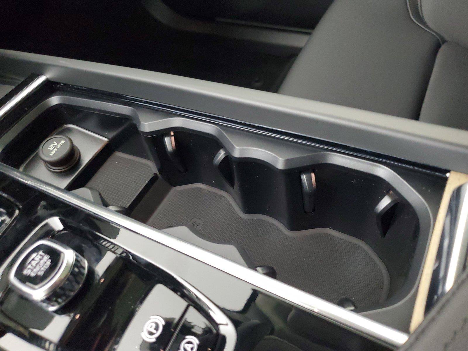 New 2027 Volvo XC60 B5 Plus AWD/4WD image 31