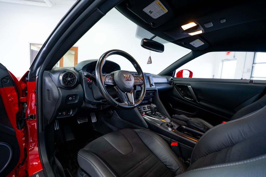 Used 2023 Nissan GT-R Premium w/ Floor Mat Package image 30