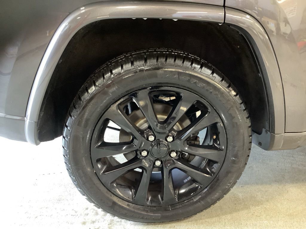 Certified 2020 Jeep Grand Cherokee Altitude AWD/4WD image 11