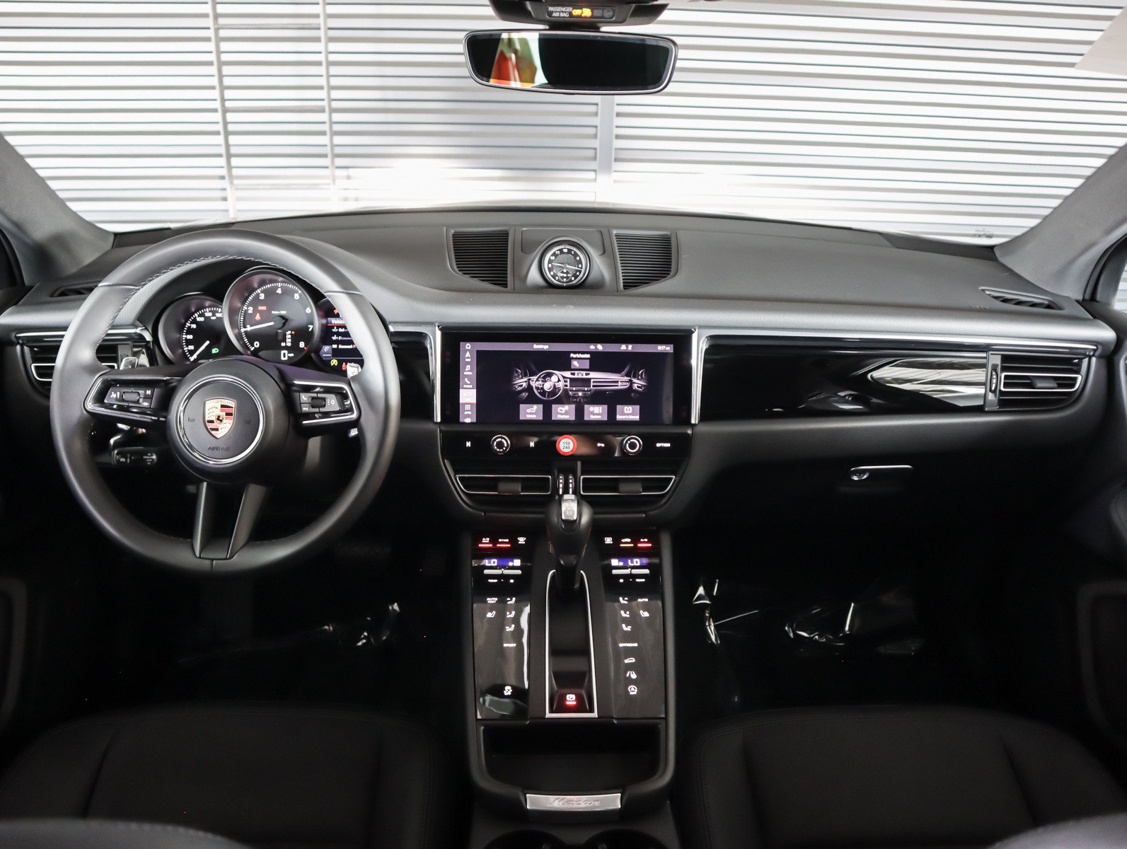 Certified 2026 Porsche Macan AWD/4WD image 12