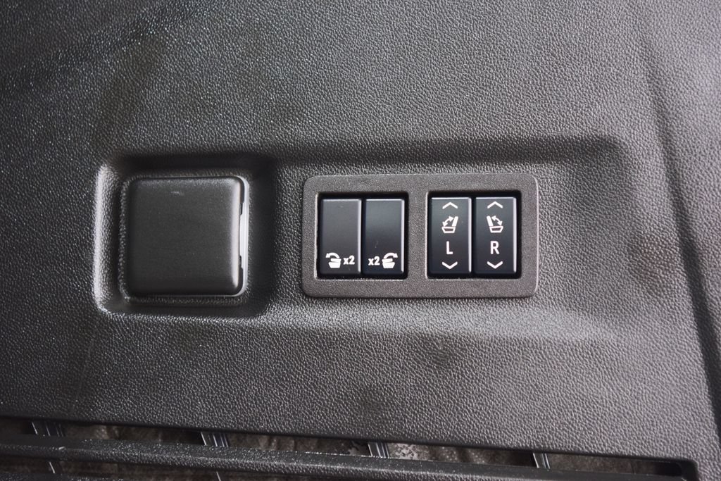Used 2024 Chevrolet Suburban RST w/ Luxury Package AWD/4WD image 24