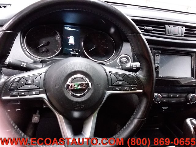 Used 2017 Nissan Rogue SV AWD/4WD image 11