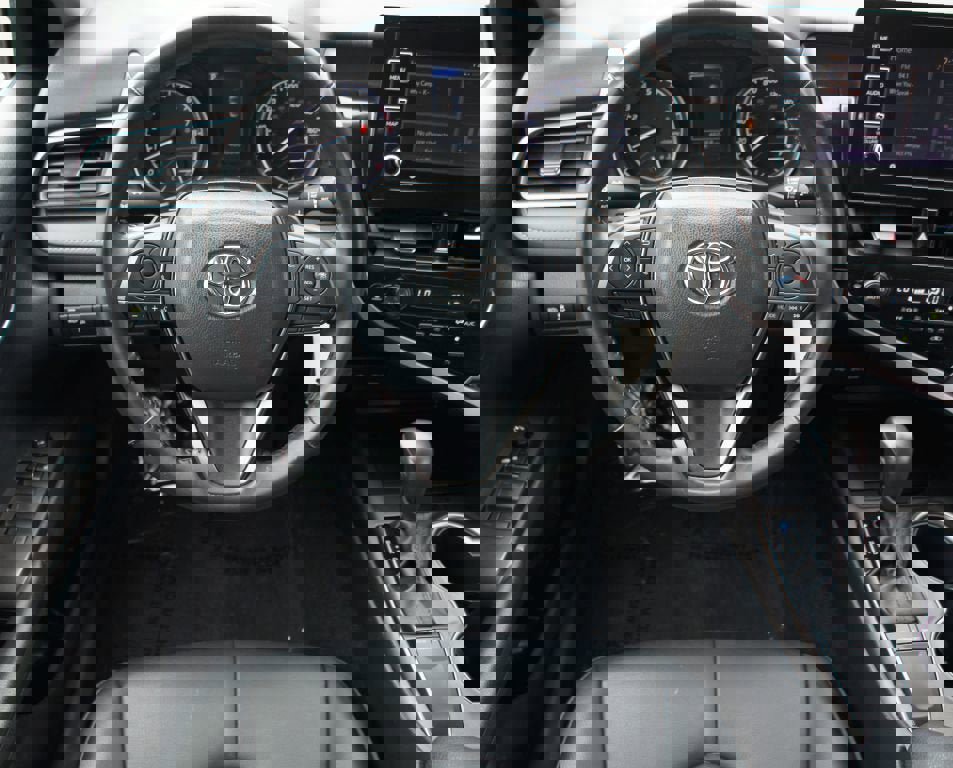 Used 2024 Toyota Camry SE image 5