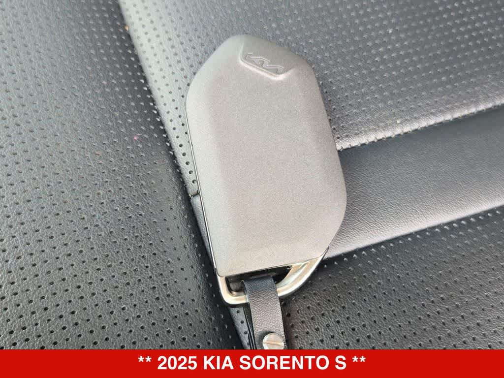 Used 2025 Kia Sorento S FWD image 33