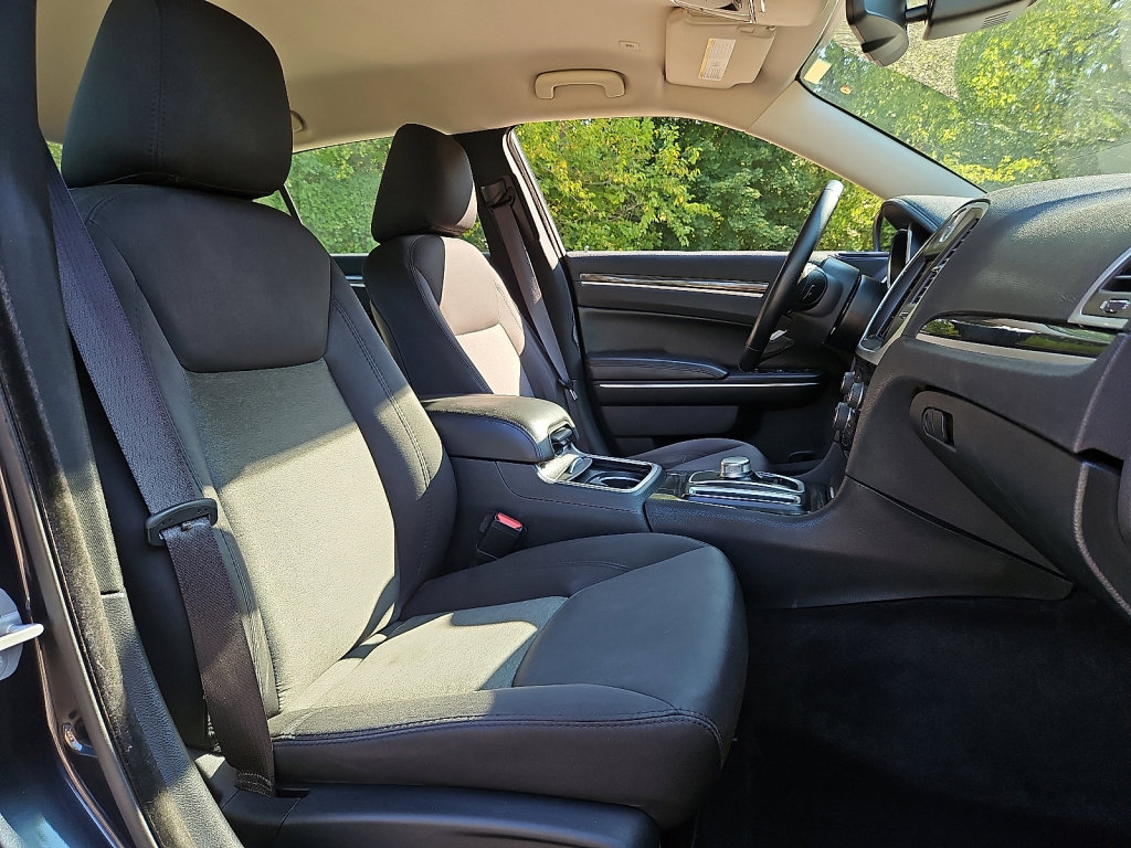 Used 2018 Chrysler 300 Touring image 13