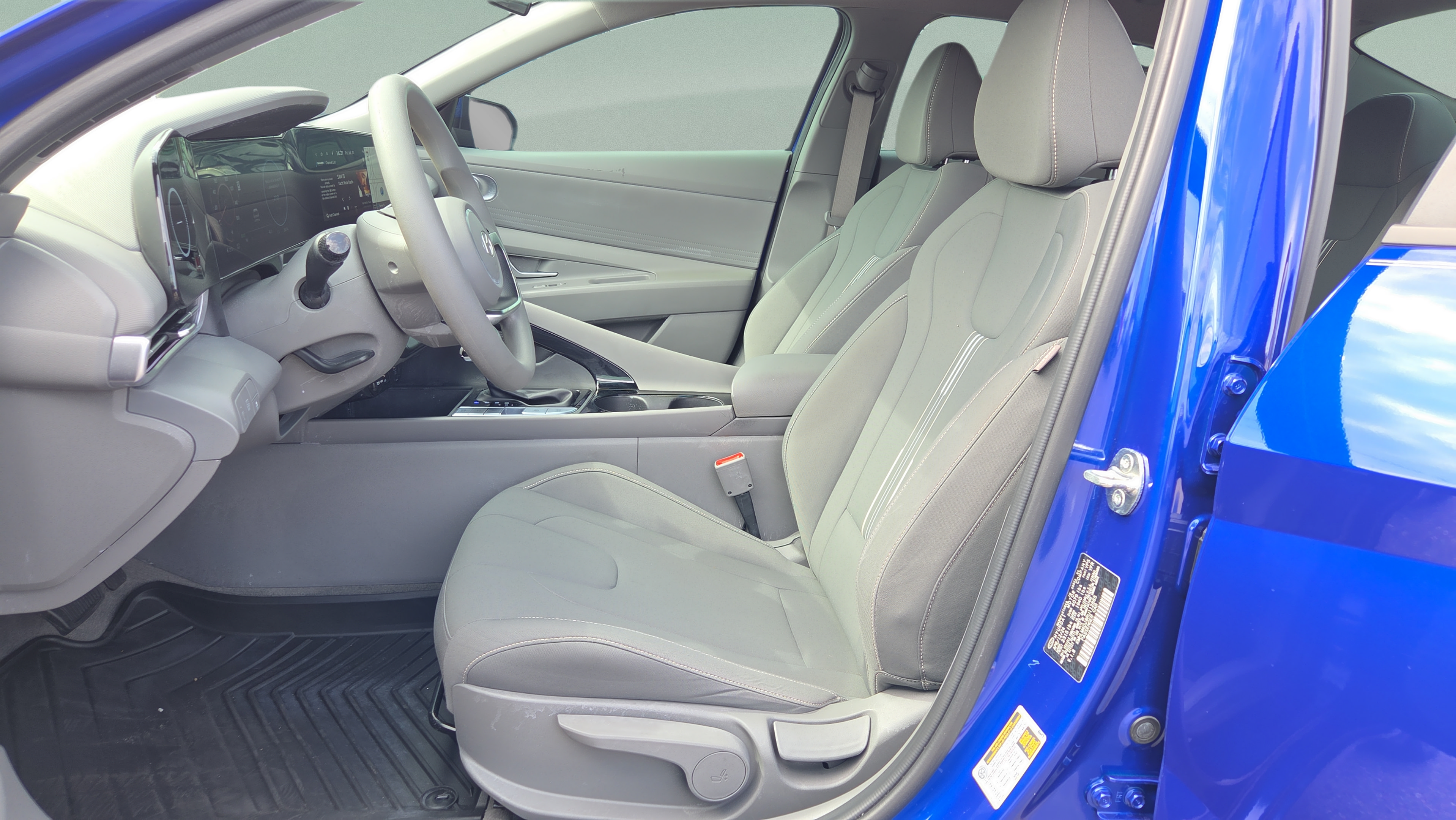 Used 2024 Hyundai Elantra Blue FWD image 12