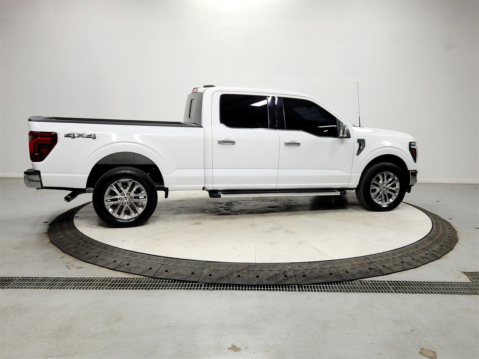 Used 2024 Ford F150 Lariat w/ Tow/Haul Package image 8