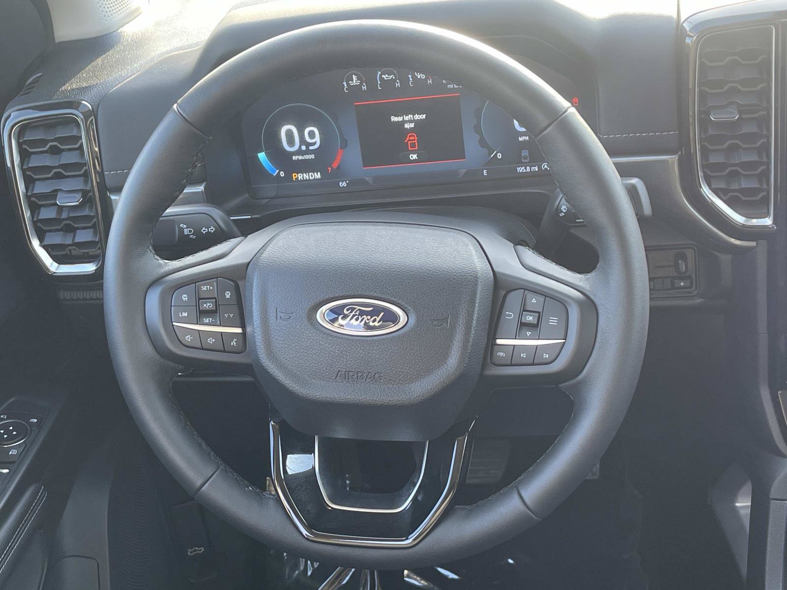 Used 2026 Ford Ranger Lariat w/ FX4 Off-Road Package AWD/4WD image 8