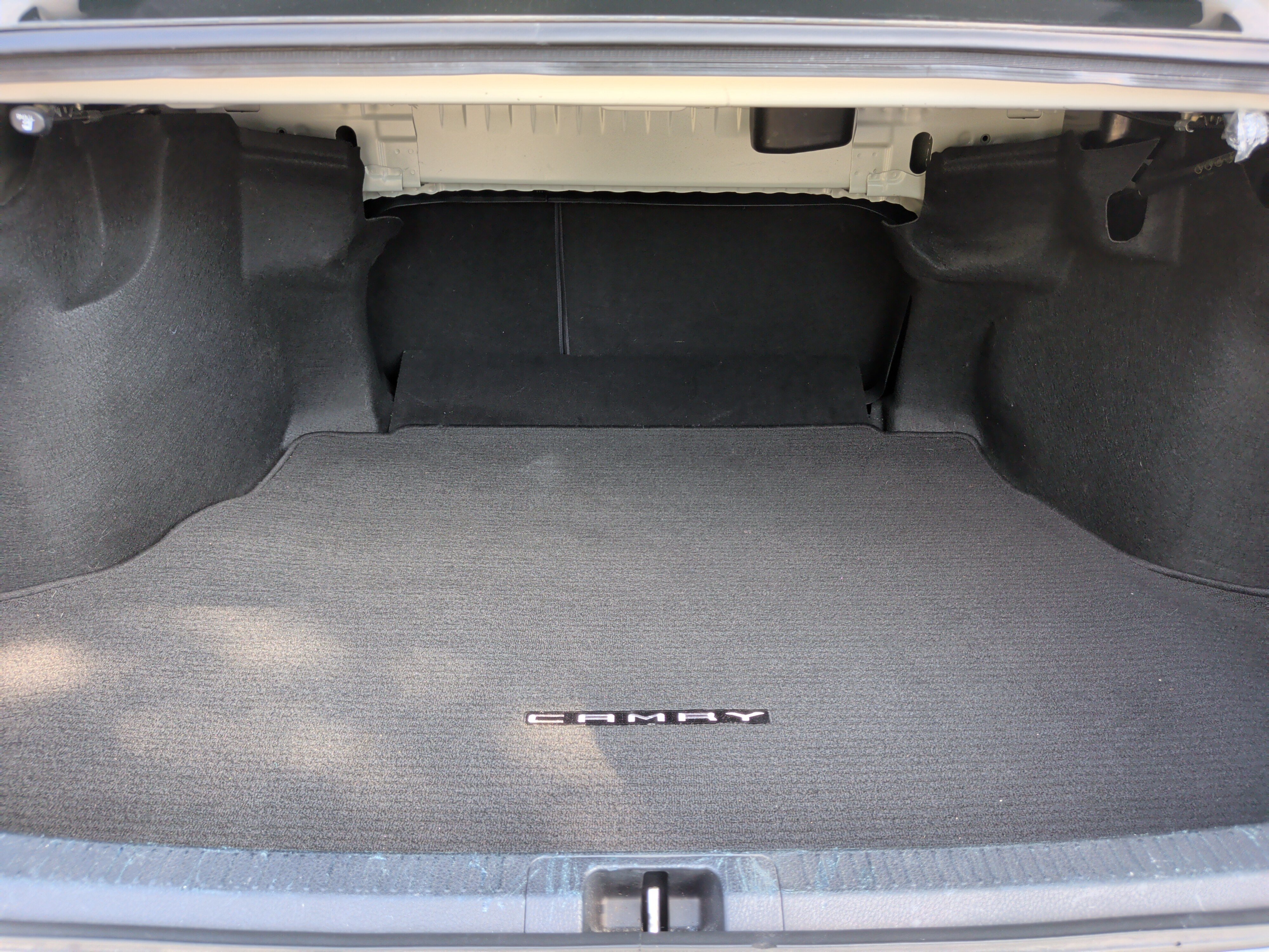 Used 2022 Toyota Camry SE w/ Carpet Mat Package (TMS) FWD image 33