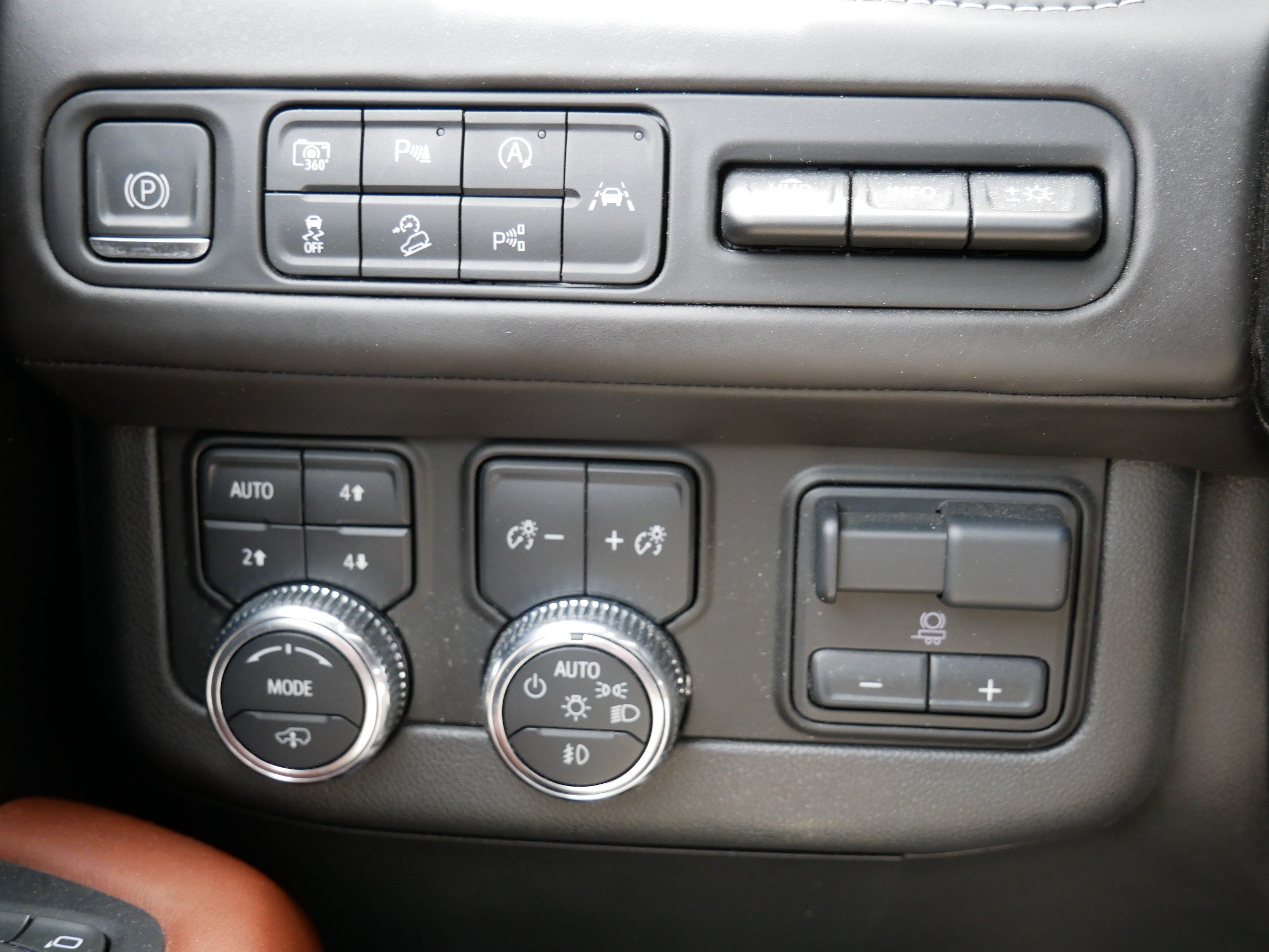 Used 2024 GMC Yukon Denali Ultimate AWD/4WD image 28