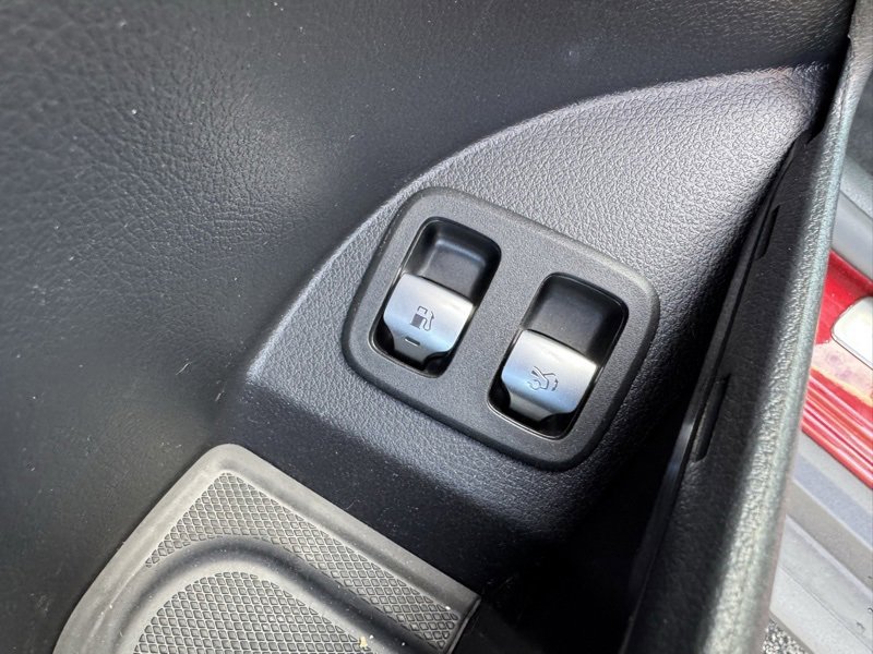 Used 2025 Mercedes-Benz GLC 350e 4MATIC image 20