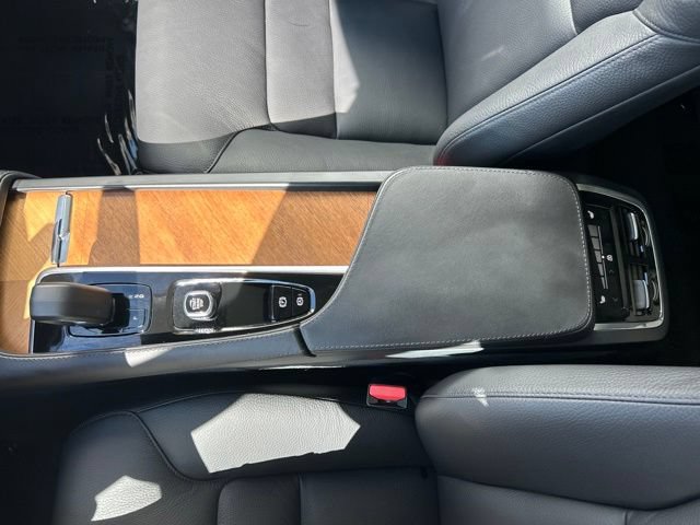 Used 2023 Volvo XC90 B6 Plus AWD/4WD image 28