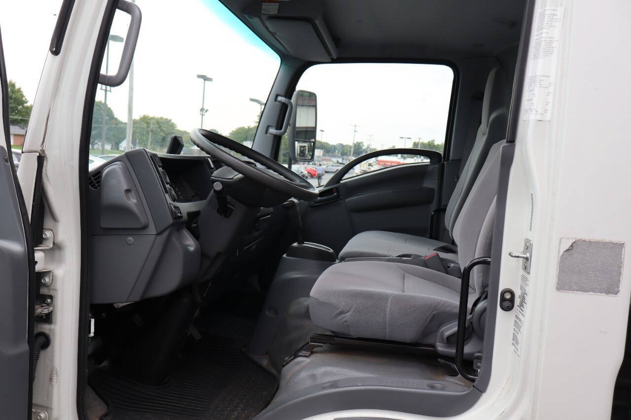 Used 2021 Isuzu NPR RWD image 7