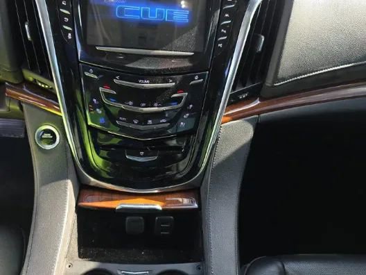 Used 2017 Cadillac Escalade Luxury image 13