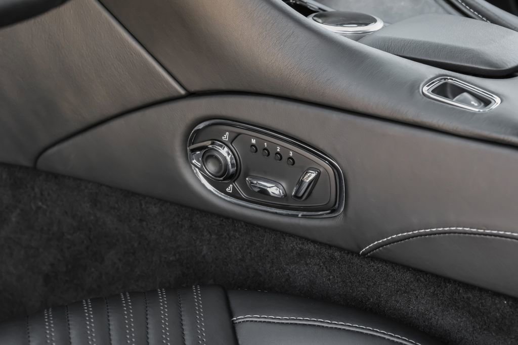 Used 2020 Aston Martin DB11 Coupe image 22