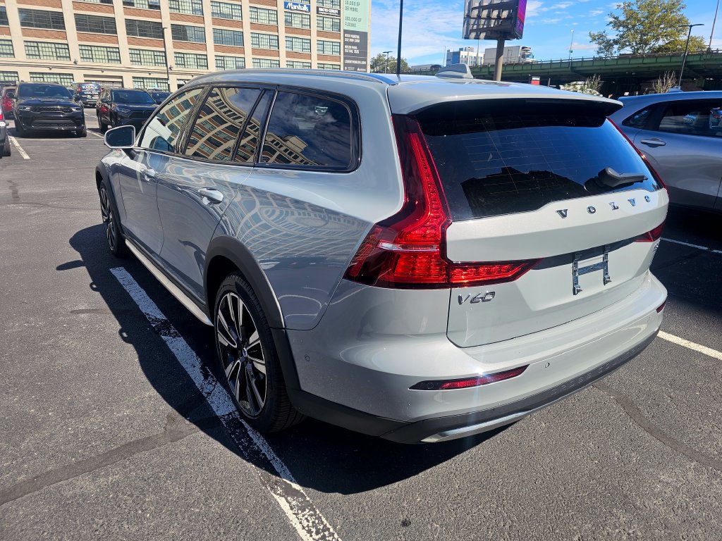 Certified 2025 Volvo V60 B5 Cross Country Ultra AWD/4WD image 27
