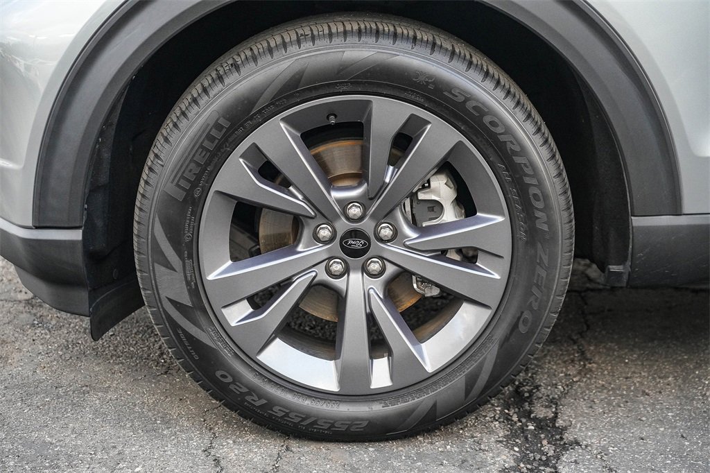 Used 2023 Ford Explorer XLT w/ Equipment Group 202A image 12