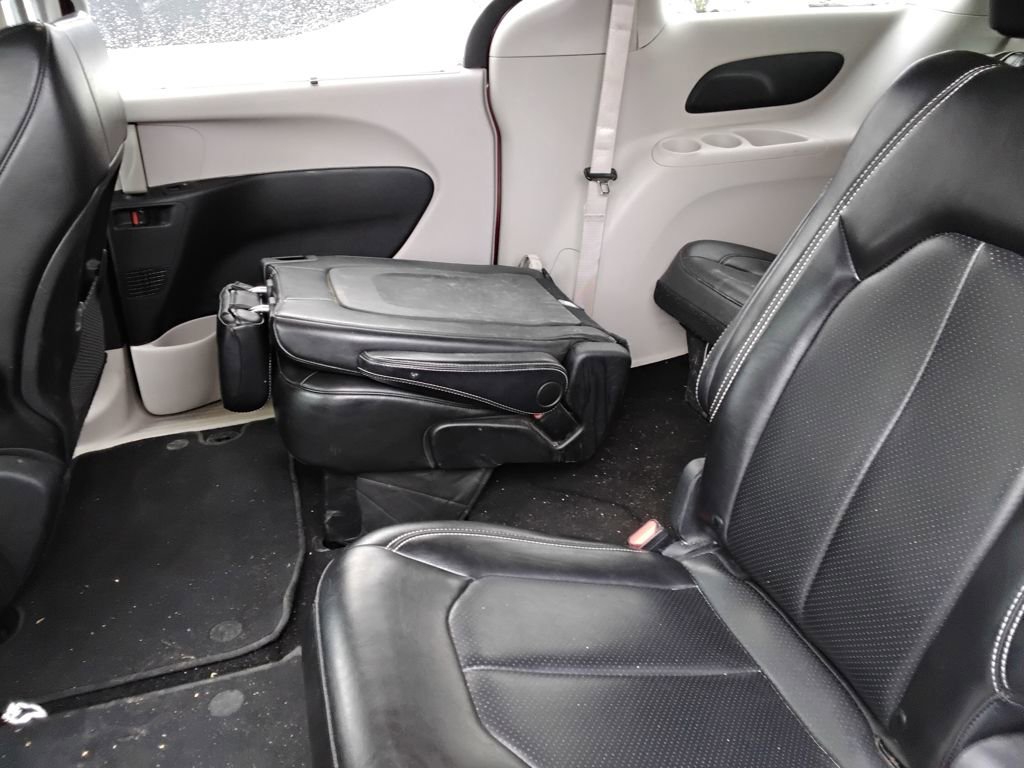 Used 2020 Chrysler Voyager Lxi image 9