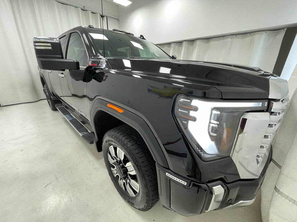 Used 2026 GMC Sierra 2500 Denali w/ Denali Reserve Package AWD/4WD image 3