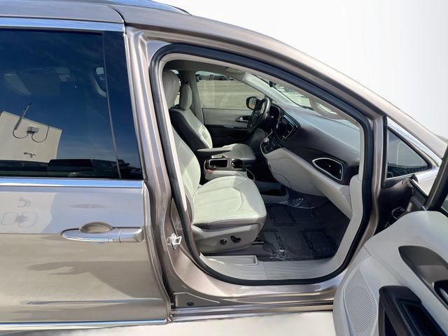 Used 2018 Chrysler Pacifica Touring-L Plus w/ Advanced Safetytec Group FWD image 30