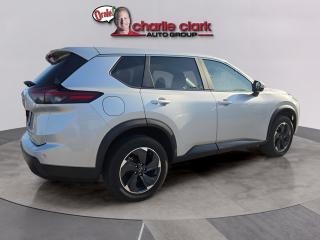 Certified 2025 Nissan Rogue SV FWD image 6