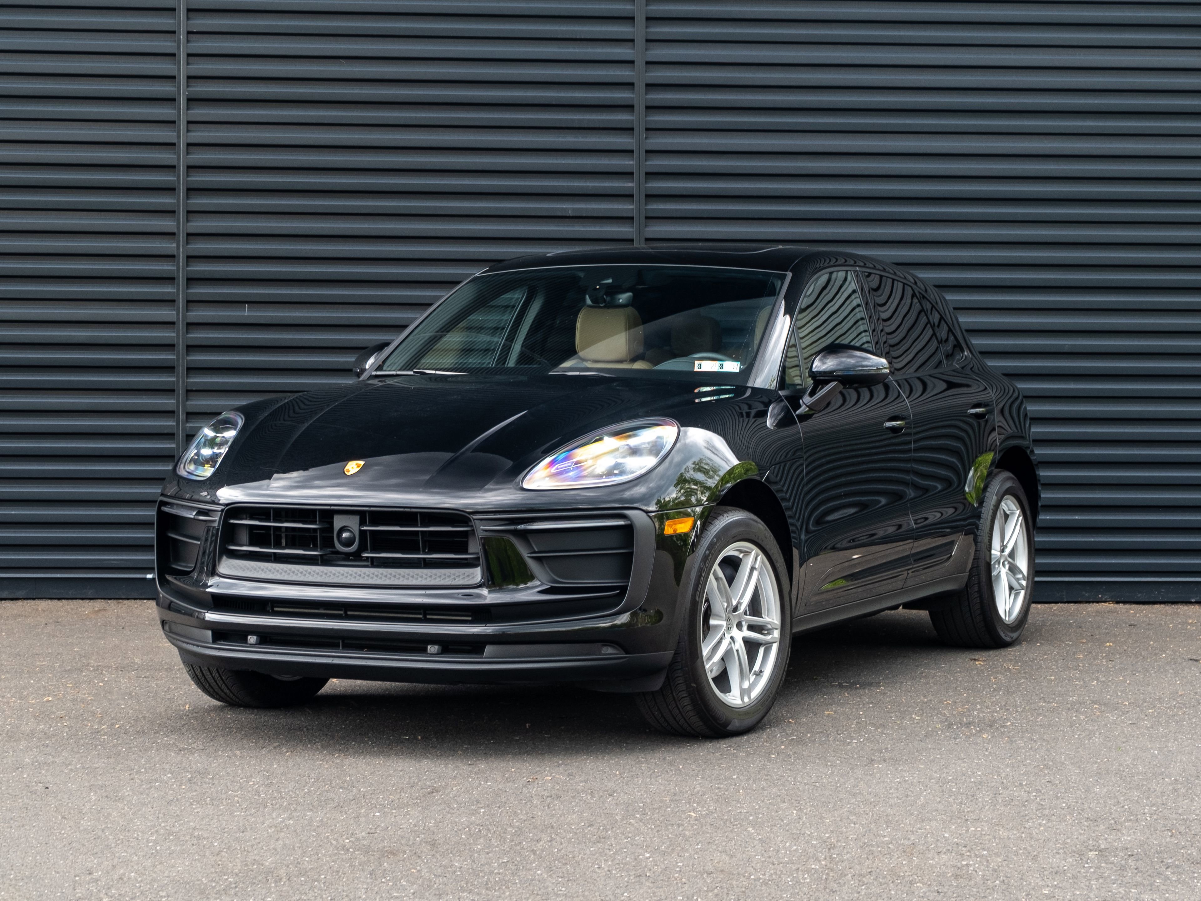 Certified 2023 Porsche Macan AWD/4WD image 1