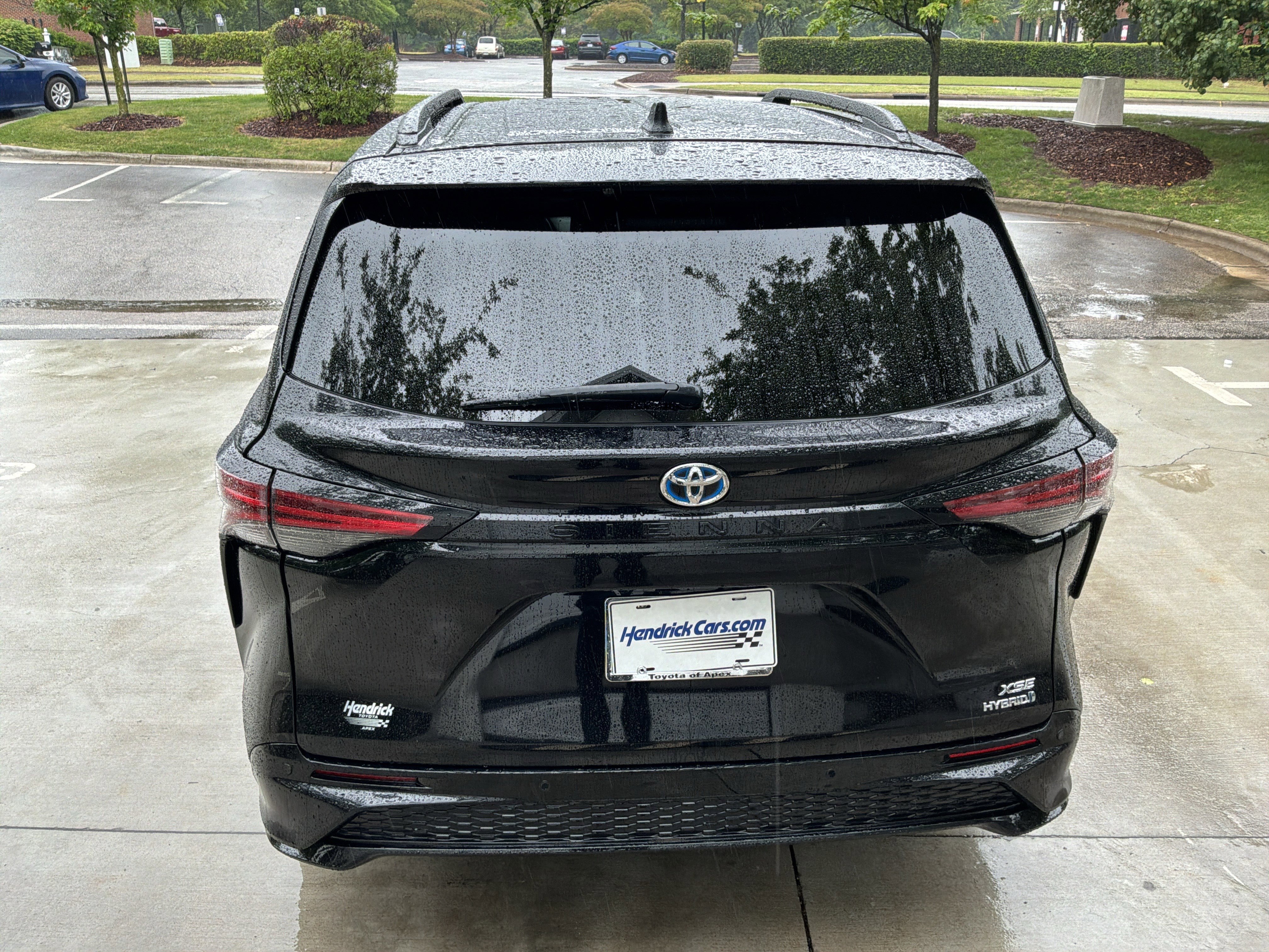 Used 2023 Toyota Sienna XSE FWD image 9