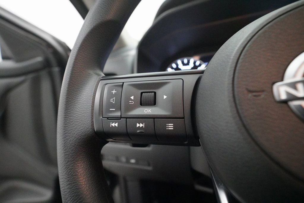 Used 2024 Nissan Rogue SV image 18