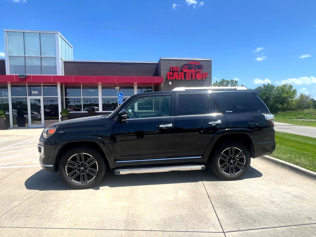 Used 2018 Toyota 4Runner SR5 image 1