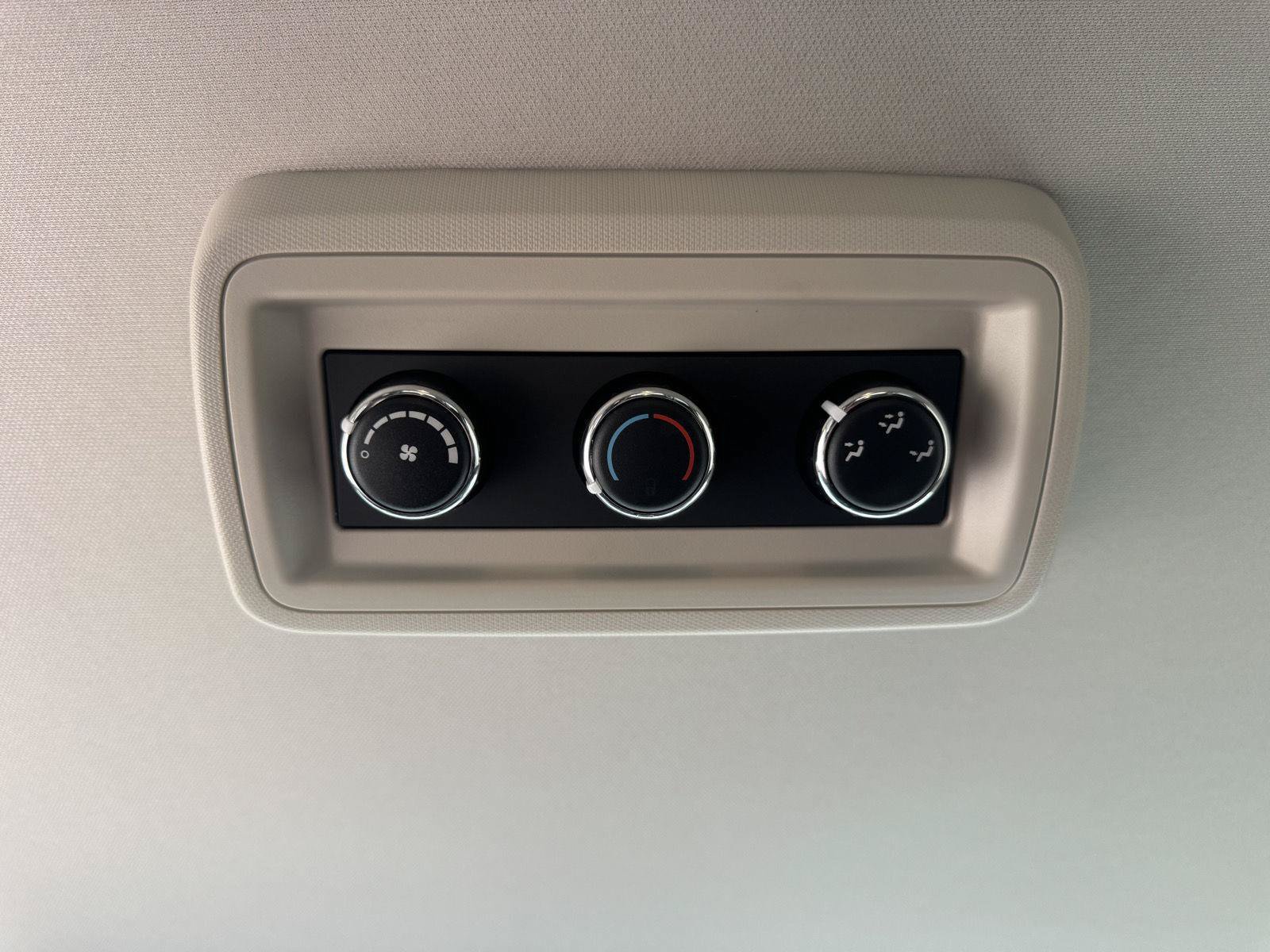 Used 2019 Dodge Grand Caravan SE w/ UConnect Hands-Free Group FWD image 28