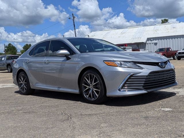 Used 2023 Toyota Camry XLE FWD image 2