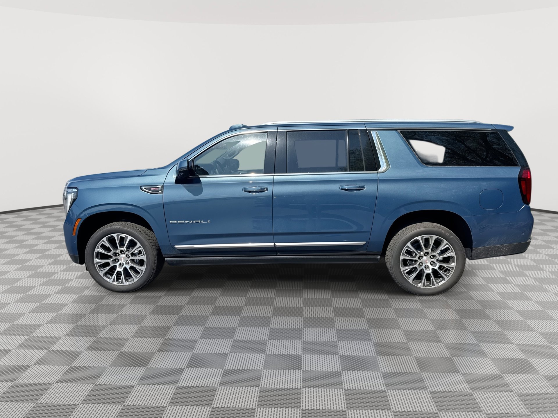 New 2026 GMC Yukon XL Denali w/ Sun & Power Step Package image 5