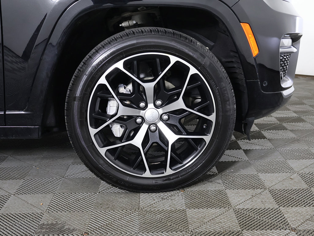 Used 2023 Jeep Grand Cherokee Summit AWD/4WD image 27