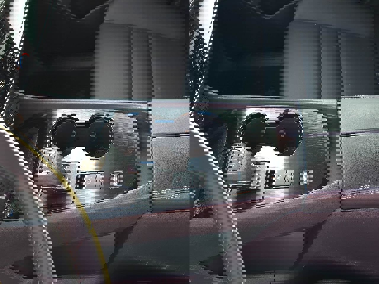 Used 2025 Nissan Rogue SV w/ SV Premium Package image 14