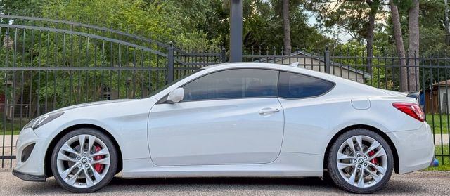 Used 2013 Hyundai Genesis 2.0T RWD image 3