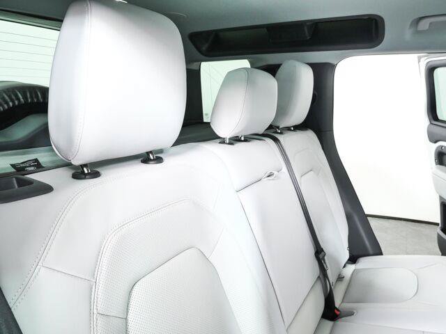 Used 2025 Land Rover Defender 110 X-Dynamic SE AWD/4WD image 23