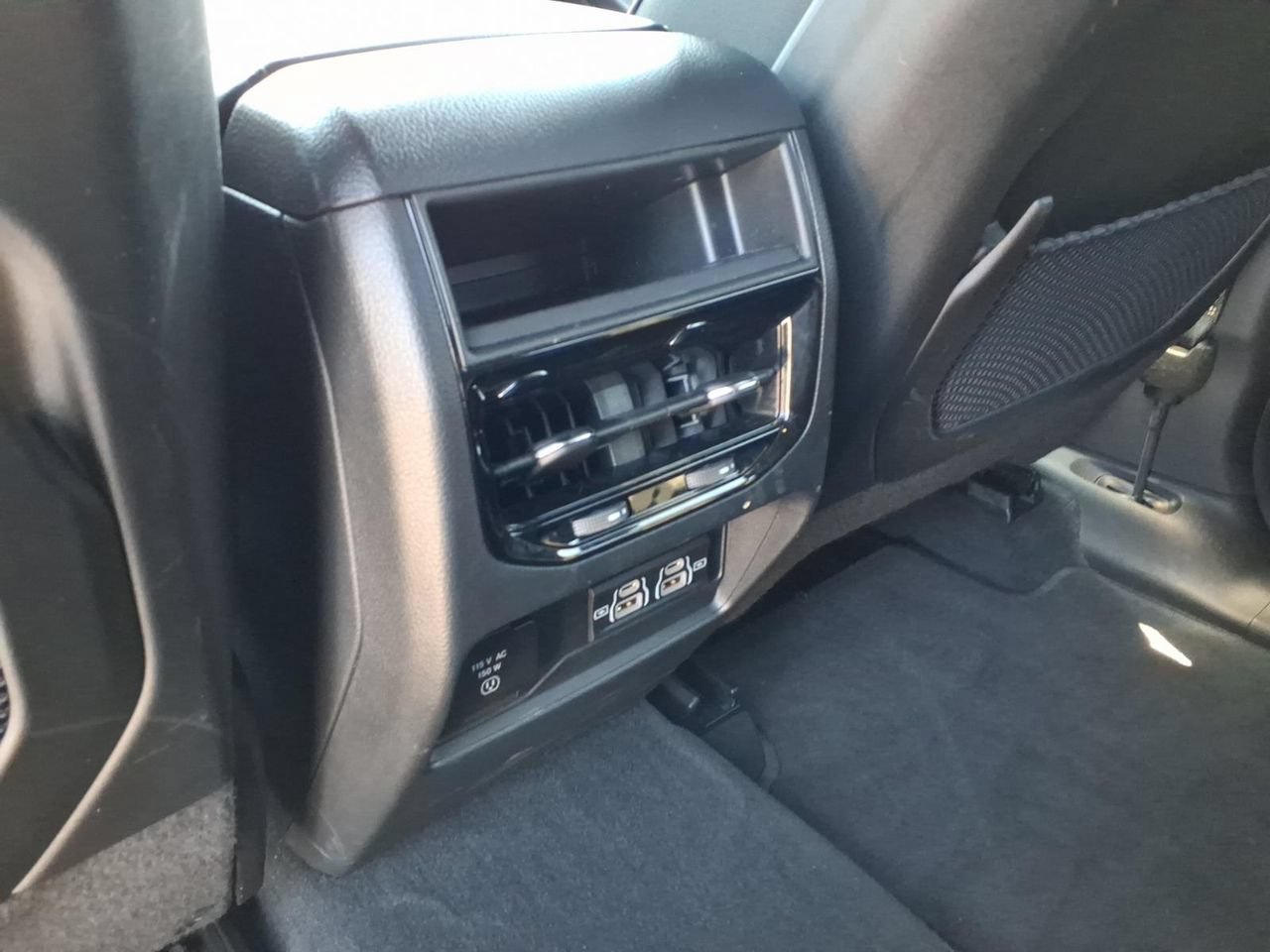 Used 2025 Jeep Grand Cherokee Altitude AWD/4WD image 18