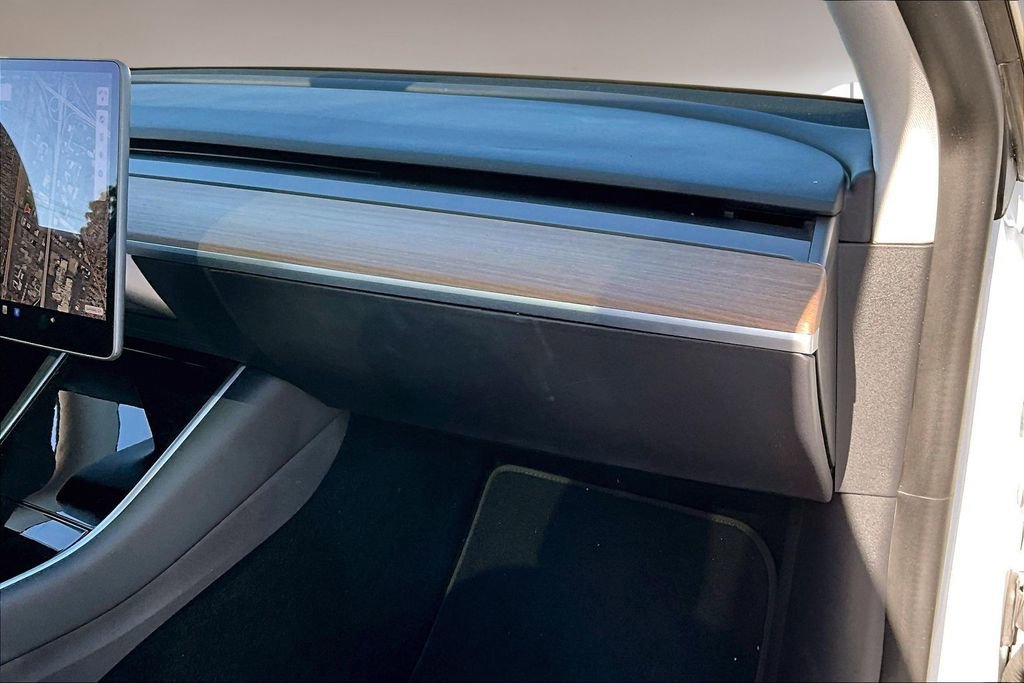 Used 2021 Tesla Model Y Long Range image 24