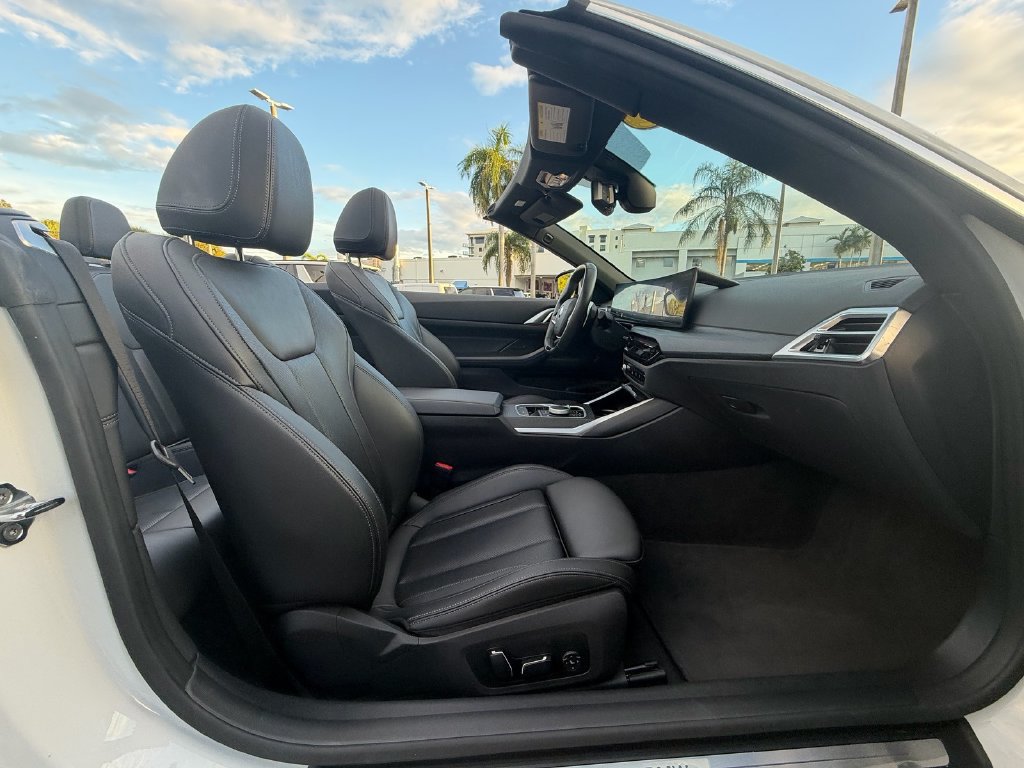 Used 2025 BMW 430i Convertible RWD image 12