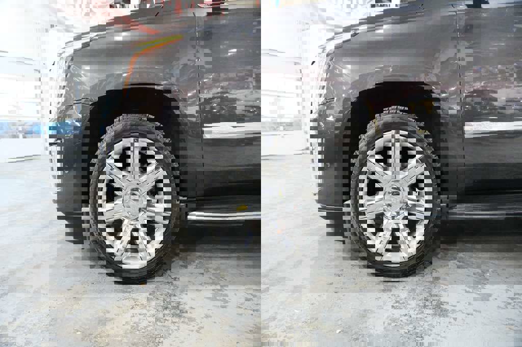 Used 2017 Cadillac Escalade ESV Premium Luxury image 5