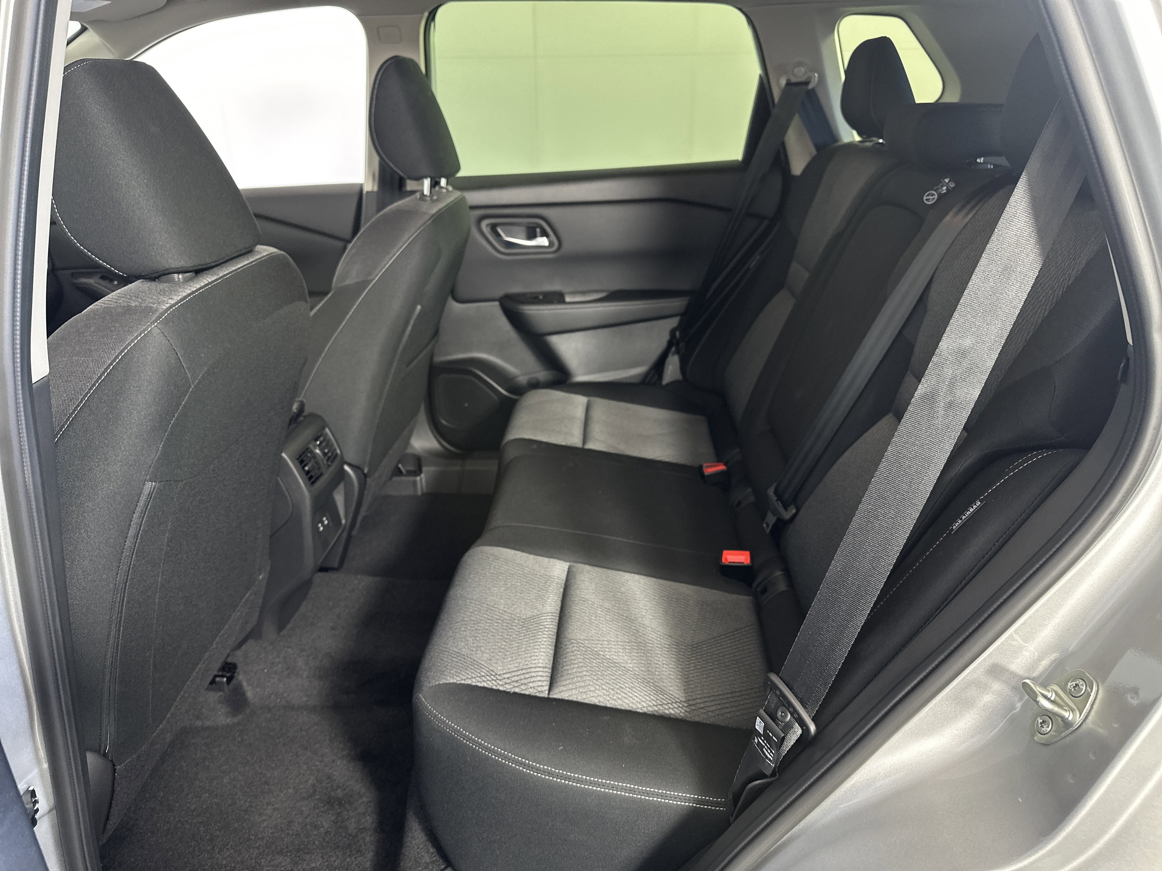 Certified 2025 Nissan Rogue SV image 7