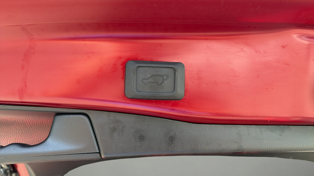 Used 2020 Toyota RAV4 XLE Premium AWD/4WD image 20