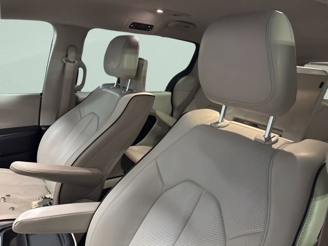 Used 2017 Chrysler Pacifica Platinum image 9